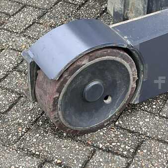 Työntömastotrukki 2018  Linde R14 HD (1120) (13)