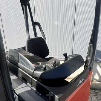 Carrelli retrattili 2016  Linde R20G (1120) (4)