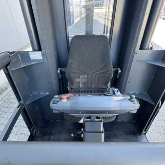 Wózki do eksploatacji w wąskich korytarzach 2021  Linde Kombi L-Head (5231) (17)