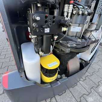 Wózki do eksploatacji w wąskich korytarzach 2021  Linde Kombi L-Head (5231) (18)