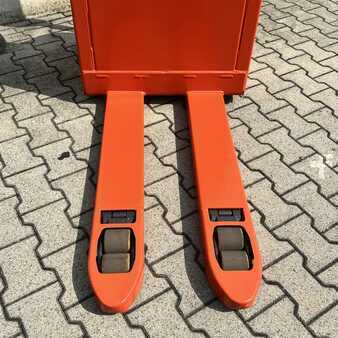 Nízkozdvižný vozík 2015  Linde T16 (1152) (9)