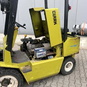 Gas gaffeltruck 1992  Clark GPM30 (11)
