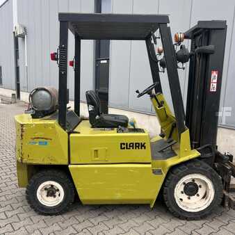 Gas gaffeltruck 1992  Clark GPM30 (28)
