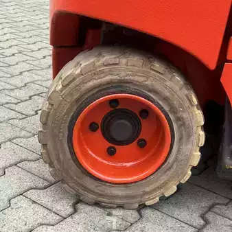 4-wiel elektrische heftrucks 2013  Linde E25 (387) (17)