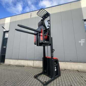 Vertical order pickers 2023  Linde V10-02 (5212) (5)