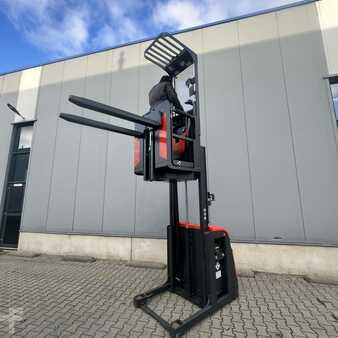 Vertical order pickers 2023  Linde V10-02 (5212) (5)