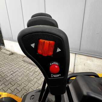 Sähkö - 4 pyör 2019  Hyundai HX50B-9 (11)