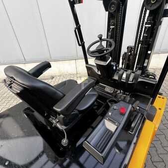 Sähkö - 4 pyör 2019  Hyundai HX50B-9 (5)