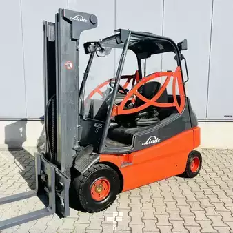 Carrelli elettrici 4 ruote 2007  Linde E25S (336-03) (1)