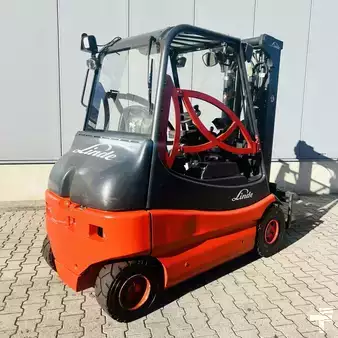 Carrelli elettrici 4 ruote 2007  Linde E25S (336-03) (2)