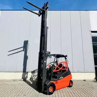 Carrelli elettrici 4 ruote 2007  Linde E25S (336-03) (22)