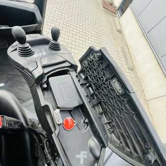 Gázüzemű targoncák 2017  Linde H35T (393-02) EVO (10)