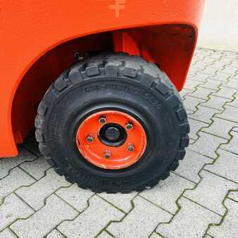 Gázüzemű targoncák 2017  Linde H35T (393-02) EVO (23)