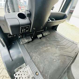 Gázüzemű targoncák 2017  Linde H35T (393-02) EVO (7)