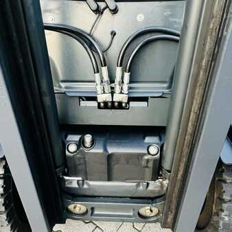 Gázüzemű targoncák 2017  Linde H35T (393-02) EVO (15)