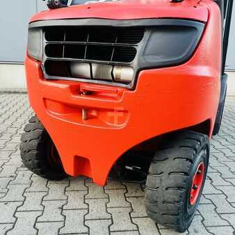 Gázüzemű targoncák 2017  Linde H35T (393-02) EVO (20)