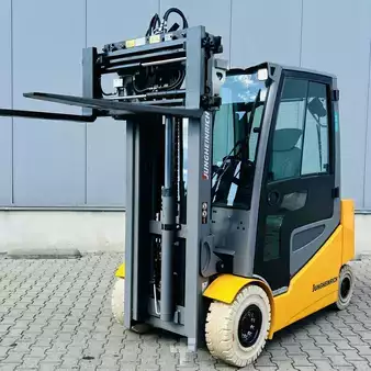 Elektro čtyřkolový VZV 2019  Jungheinrich EFG425s (2)