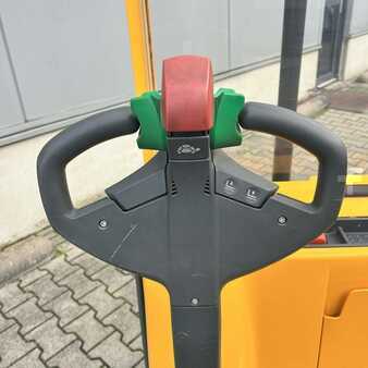 Apilador eléctrico 2014  Jungheinrich EJC110 (7)