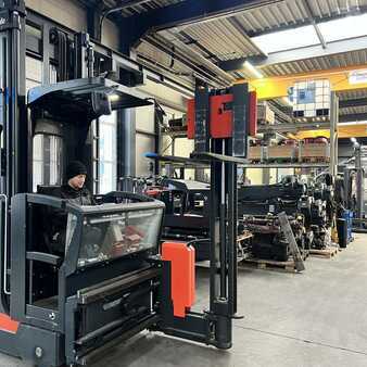 Schmalgangstapler 2020  Linde Kombi L-Head (5231) (8)