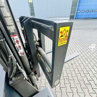 Four-way reachtrucks 2009  Atlet 250DTFVRF900UFS (19)