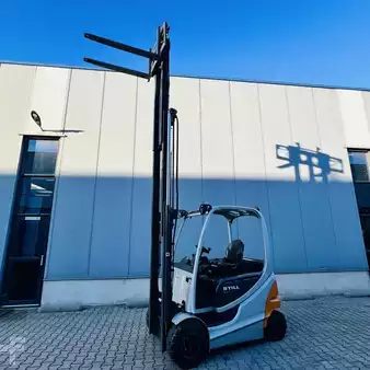 Eléctrica de 4 ruedas 2010  Still RX60-30 (19)