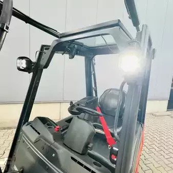 Elektryczne 4-kołowe 2019  Linde E25 (387) (12)