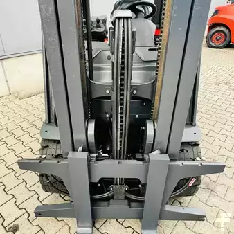Elektryczne 4-kołowe 2019  Linde E25 (387) (13)