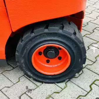 Elektryczne 4-kołowe 2019  Linde E25 (387) (16)