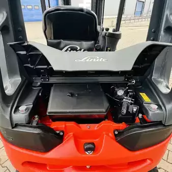 Elektryczne 4-kołowe 2019  Linde E25 (387) (17)