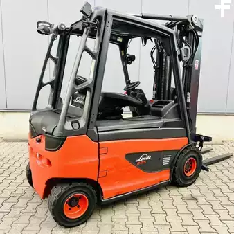 Elektryczne 4-kołowe 2019  Linde E25 (387) (2)