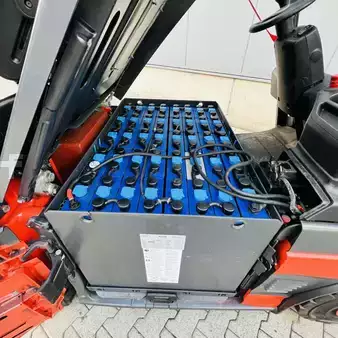 Elektryczne 4-kołowe 2019  Linde E25 (387) (24)