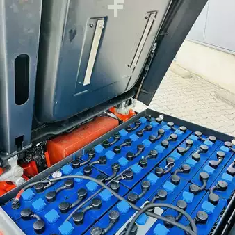 Elektryczne 4-kołowe 2019  Linde E25 (387) (25)