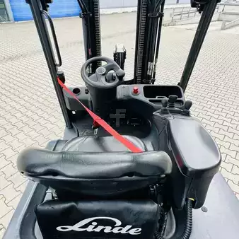 Elektryczne 4-kołowe 2019  Linde E25 (387) (3)