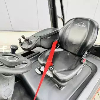 Elektryczne 4-kołowe 2019  Linde E25 (387) (5)