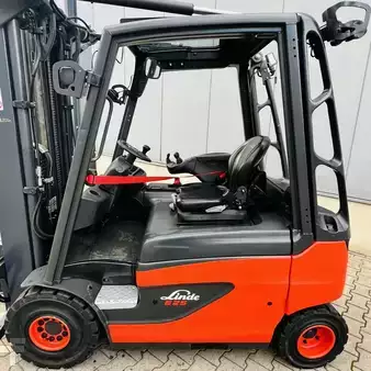 Elektryczne 4-kołowe 2019  Linde E25 (387) (6)