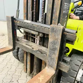 LPG Forklifts 1990  Clark GPM30N (16)