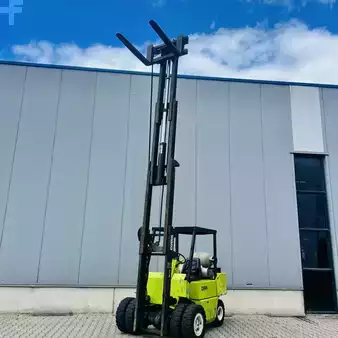 LPG Forklifts 1990  Clark GPM30N (3)