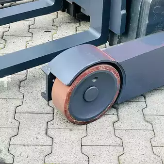 Carretilla retráctil 2018  Linde R14HD (1120) (10)