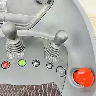 Carretilla retráctil 2018  Linde R14HD (1120) (7)