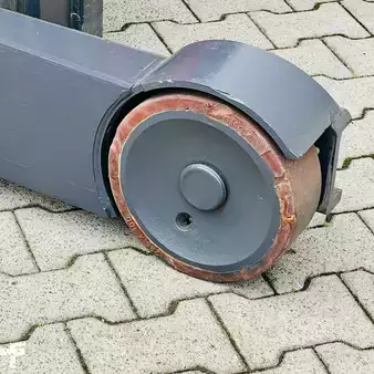 Carretilla retráctil 2018  Linde R14HD (1120) (9)