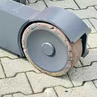 Carretilla retráctil 2018  Linde R14HD (1120) (19)