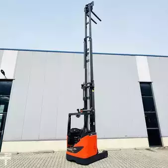 Carretilla retráctil 2018  Linde R14HD (1120) (20)