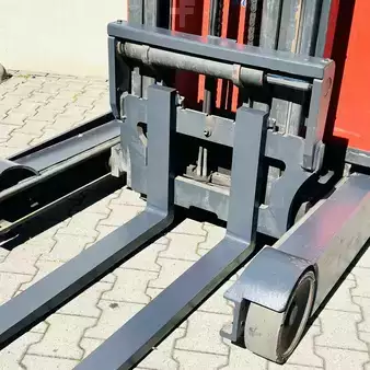 Carrelli retrattili 2015  Linde R16 (1120) (13)