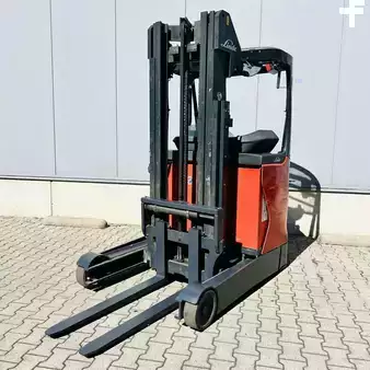 Carrelli retrattili 2015  Linde R16 (1120) (2)