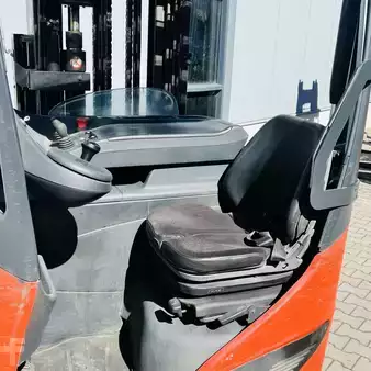 Carrelli retrattili 2015  Linde R16 (1120) (4)