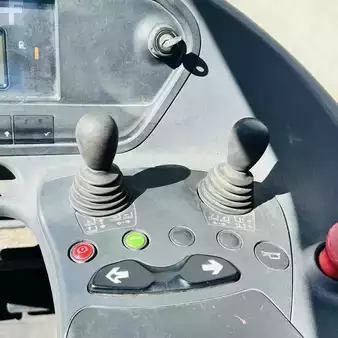 Carrelli retrattili 2015  Linde R16 (1120) (5)