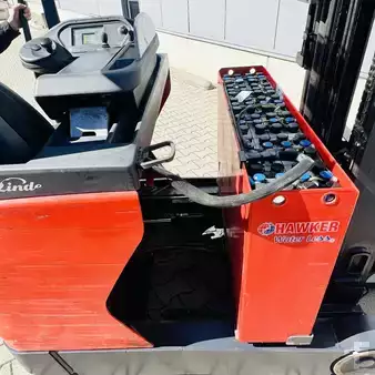 Carrelli retrattili 2015  Linde R16 (1120) (9)