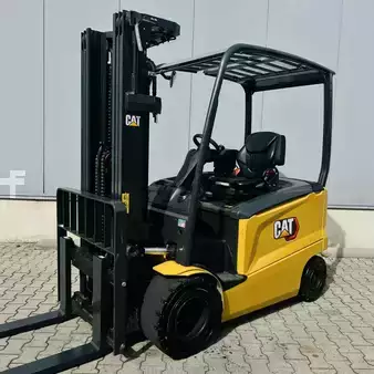 Carrelli elettrici 4 ruote 2021  CAT Lift Trucks EP30N-80E (1)