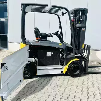 Elektro 4 Rad 2021  CAT Lift Trucks EP30N-80E (12)
