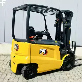 Elektro 4 Rad 2021  CAT Lift Trucks EP30N-80E (2)